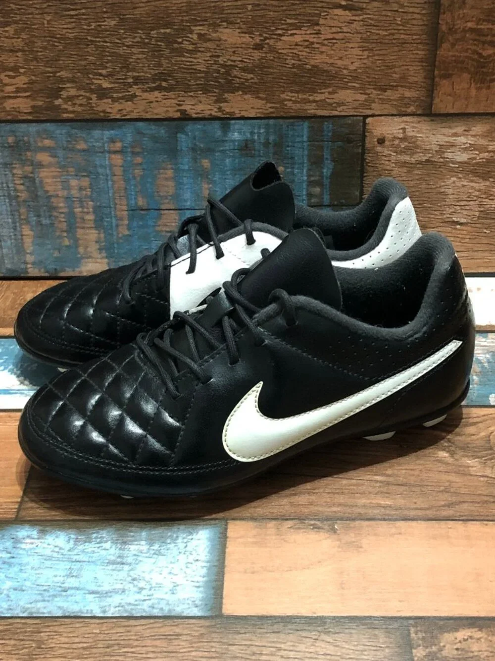 Nike Tiempo Soccer Cleats 631286-010 Black-White Youth Boys Size 2Y